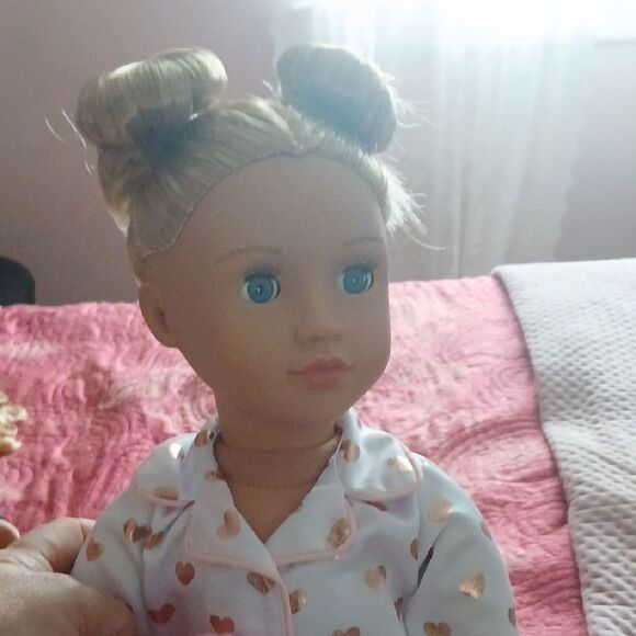 Stylish Doll Set with Pink and Multicolor Outfits - Picture 4 of 6